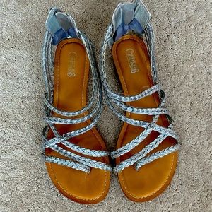 Silver metallic sandals. Size 8.
